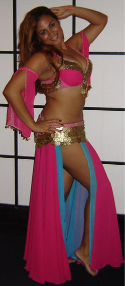 Belly dancer Sahari from Connecticut